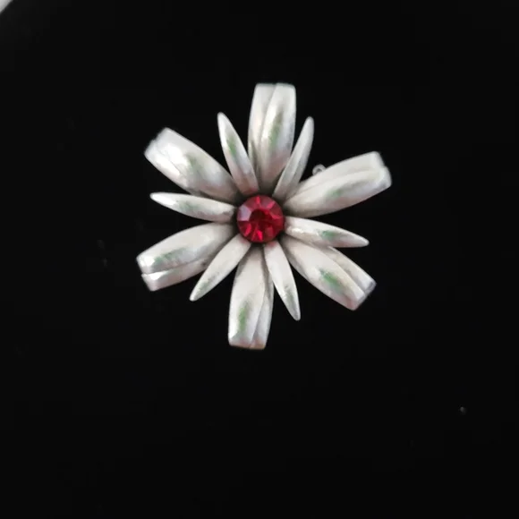 Vintage Silver Tone Daisy with Red Rhinestone Centre Brooch - Picture 1 of 9